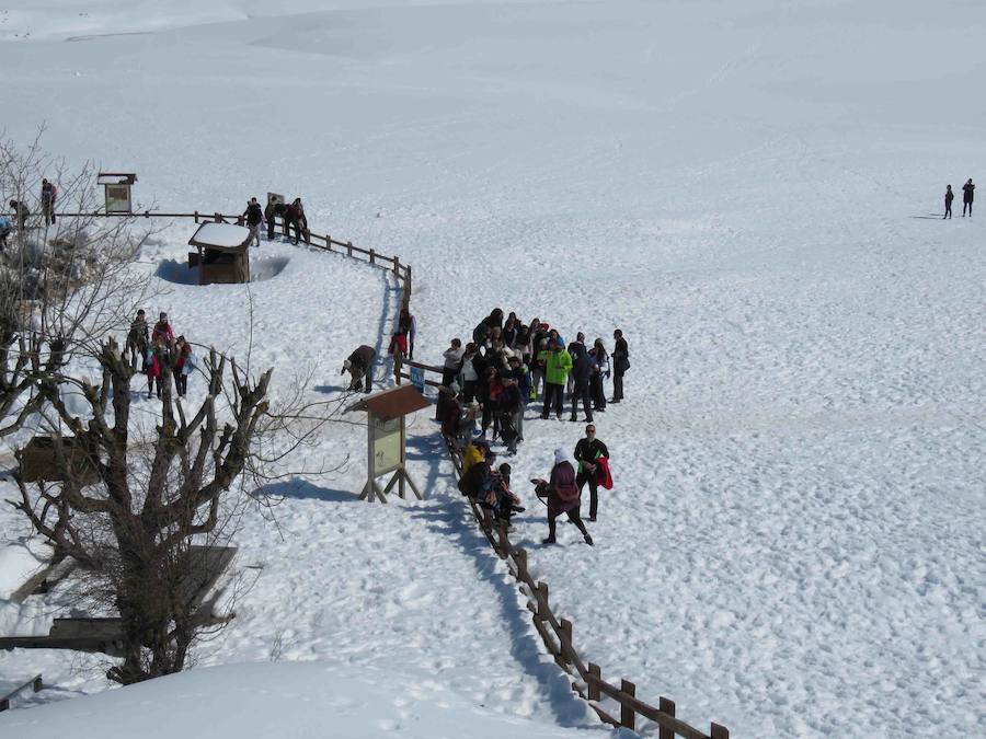 Sol y nieve en los Lagos de Covadonga