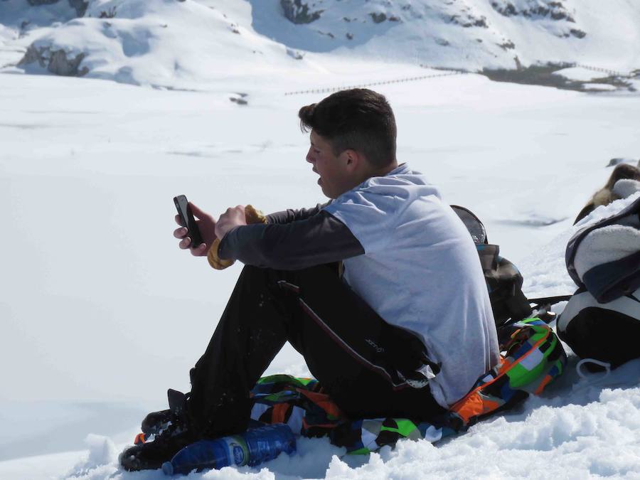 Sol y nieve en los Lagos de Covadonga