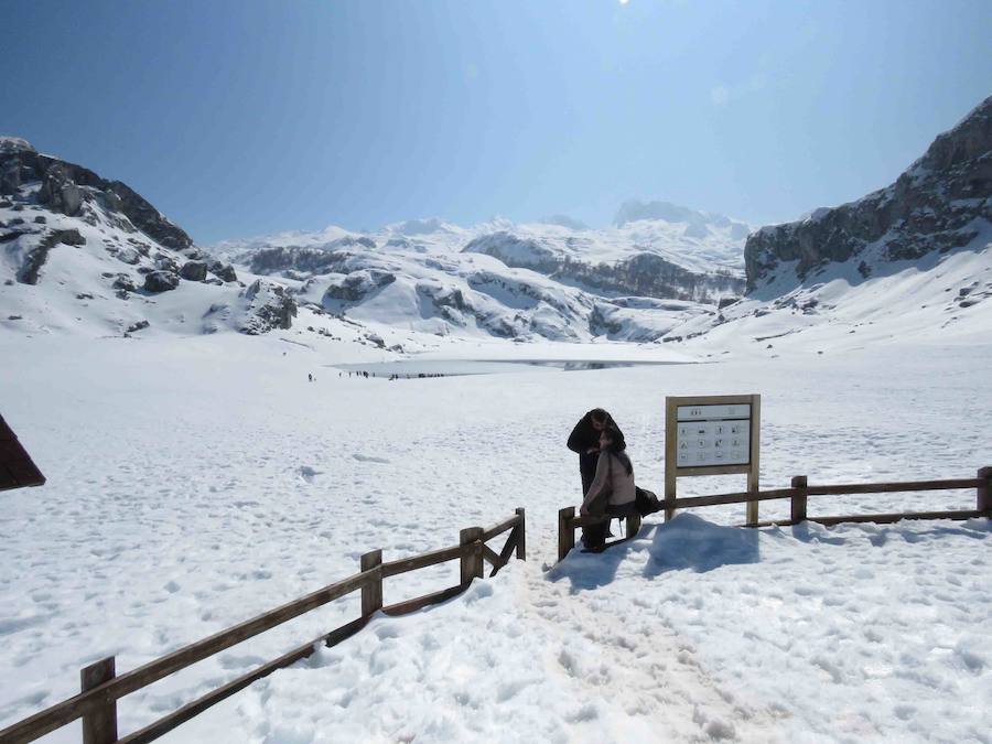 Sol y nieve en los Lagos de Covadonga