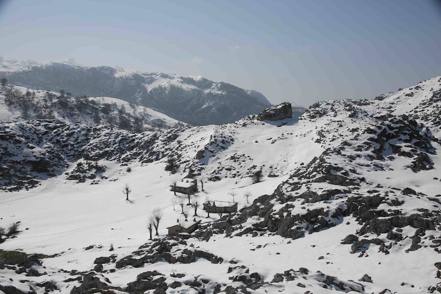 Sol y nieve en los Lagos de Covadonga