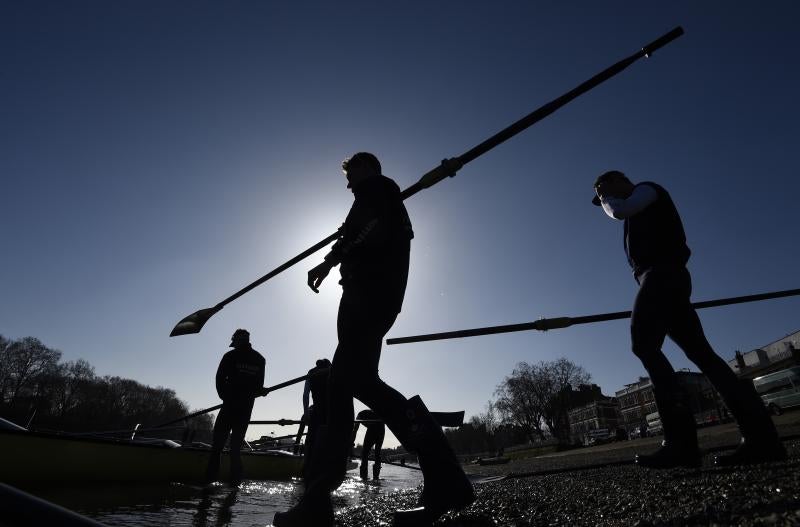 Entrenamiento para la regata Oxford-Cambridge en aguas del Támesis