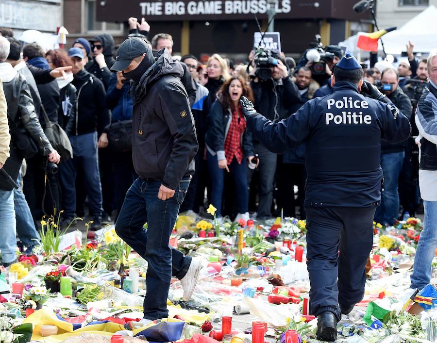 Tensión en el homenaje a las víctimas en Bruselas