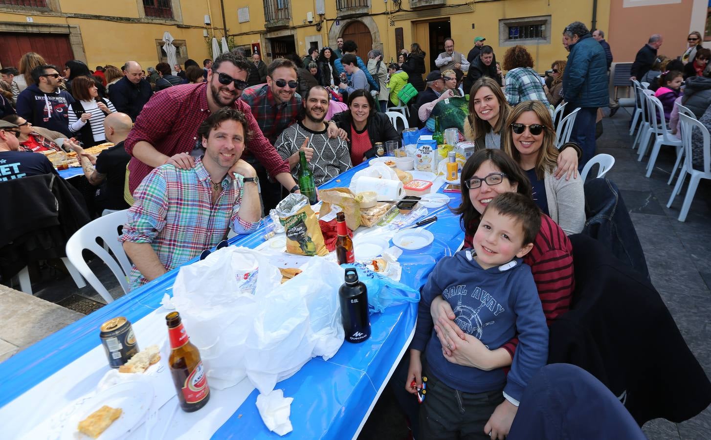 ¿Estuviste en la Comida en la calle de Avilés? ¡Búscate!