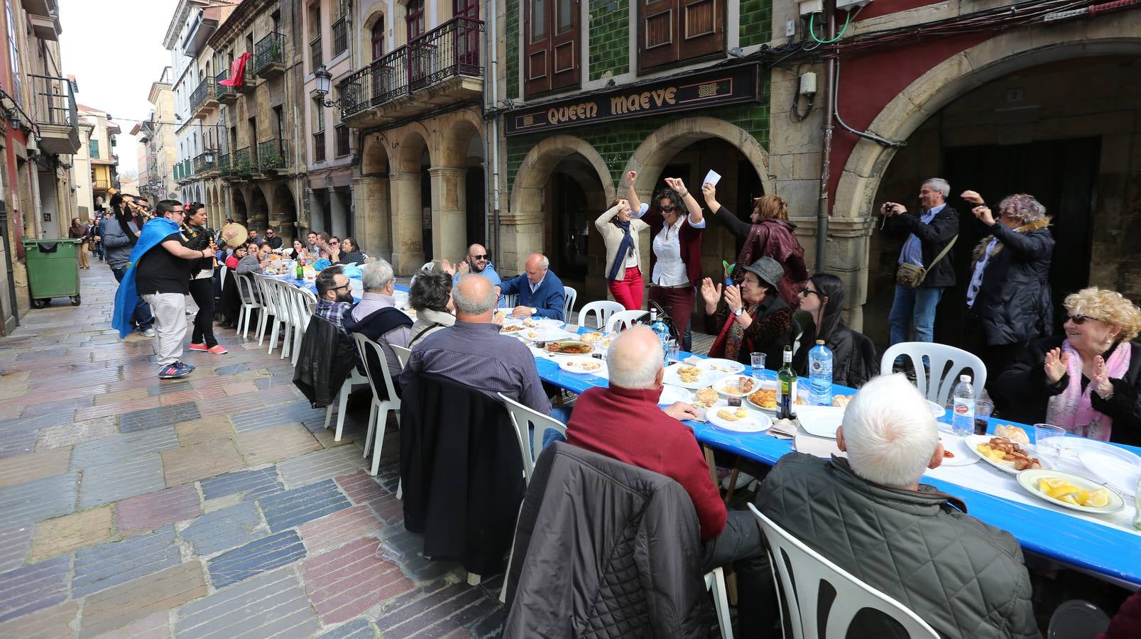 ¿Estuviste en la Comida en la calle de Avilés? ¡Búscate!