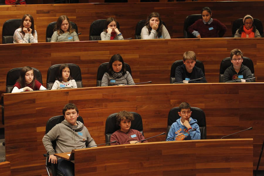 La Junta General del Principado abre sus puertas a los niños