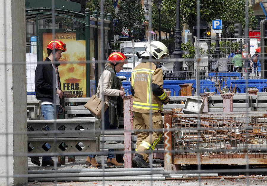 La calle Uría de Oviedo, acordonada tras el incendio