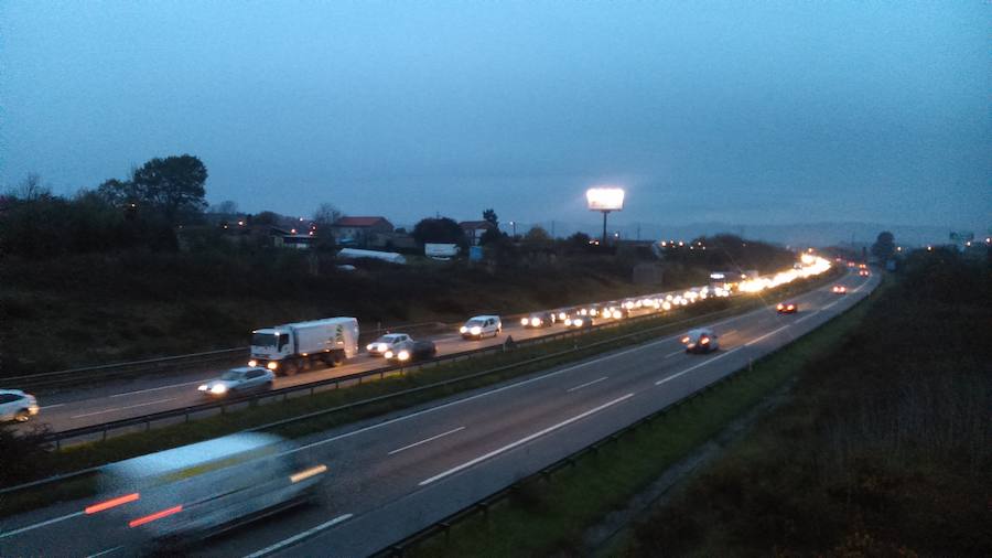 Segunda jornada de retenciones en la &#039;Y&#039; por las obras de reparación del pavimento