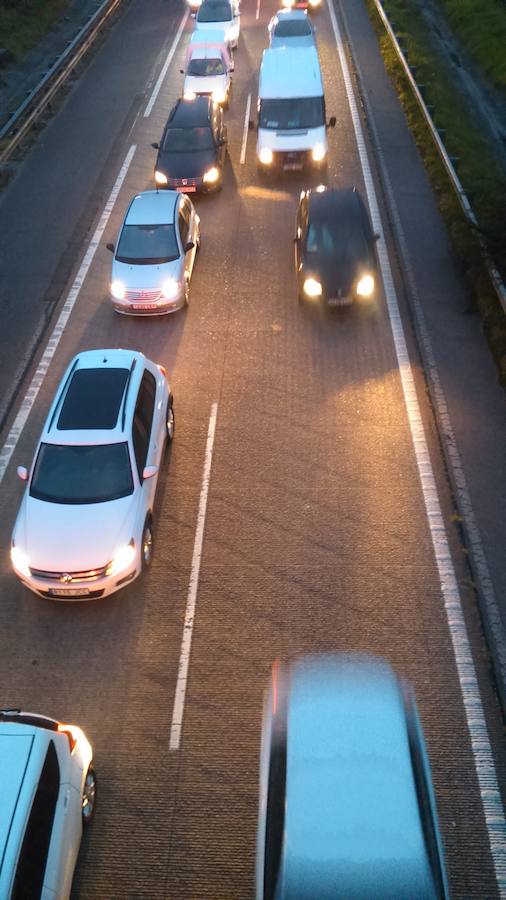 Segunda jornada de retenciones en la &#039;Y&#039; por las obras de reparación del pavimento