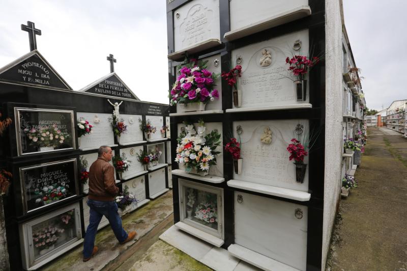 Destrozos y profanaciones en el cementerio de San Cristóbal