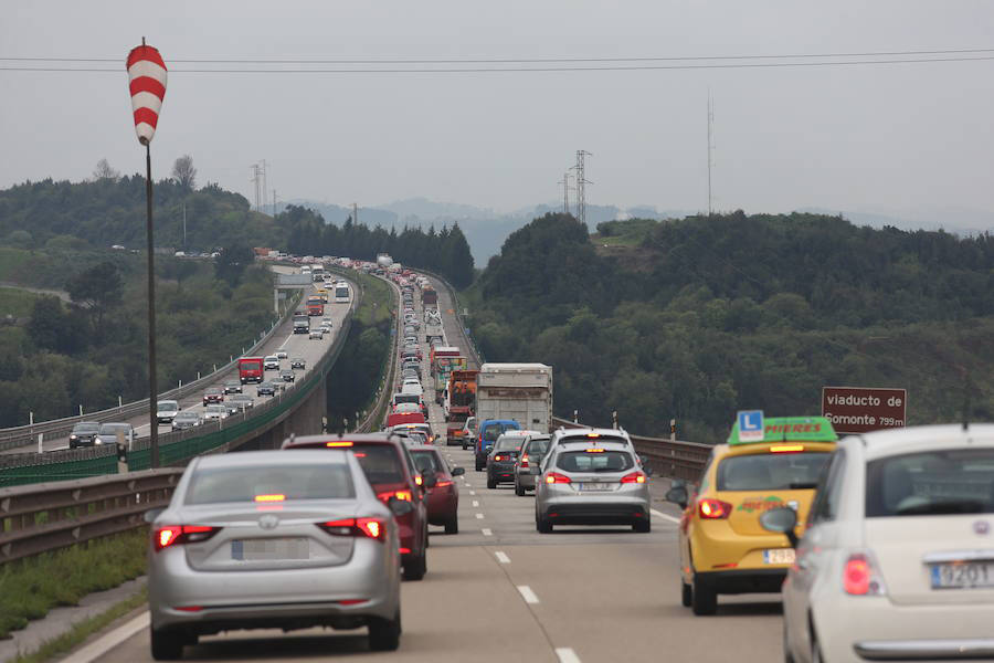 Retenciones kilométricas en la Y por las obras para tapar baches