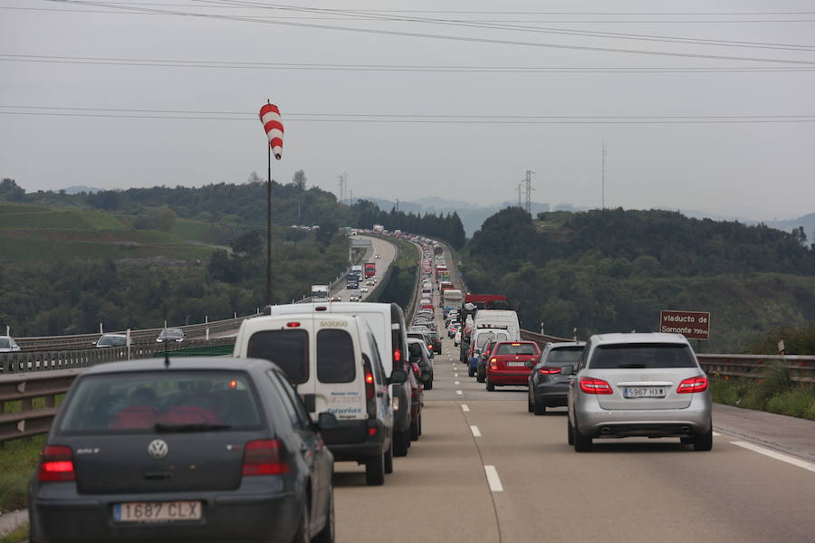 Retenciones kilométricas en la Y por las obras para tapar baches