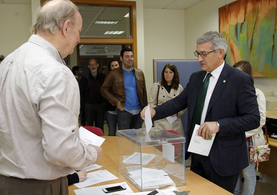 Santiago García Granda, nuevo rector de la Universidad de Oviedo
