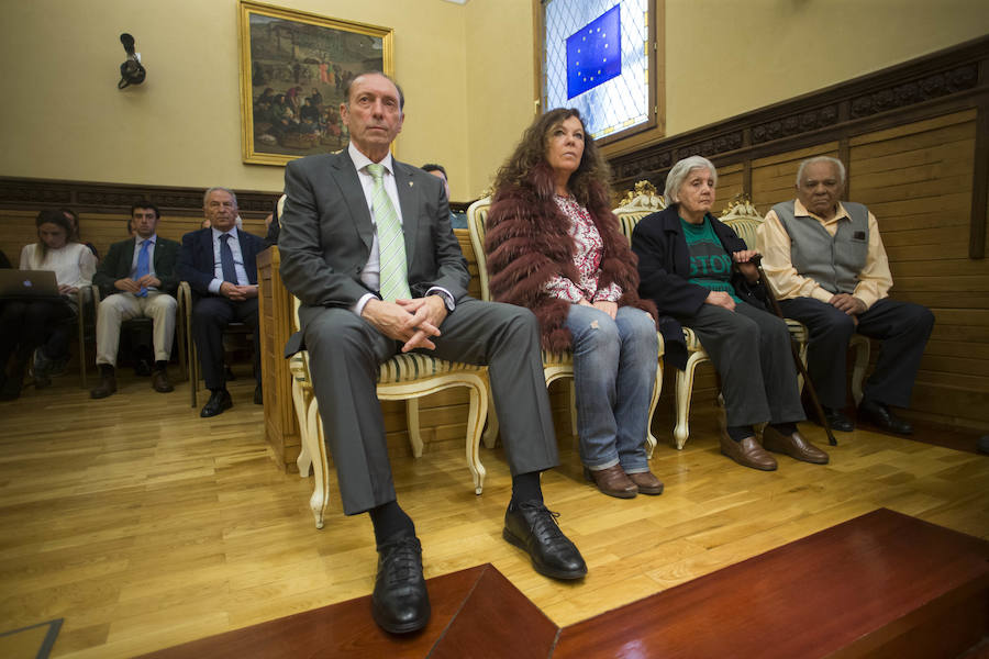 Pleno de Honores y Distinciones del Ayuntamiento de Gijón