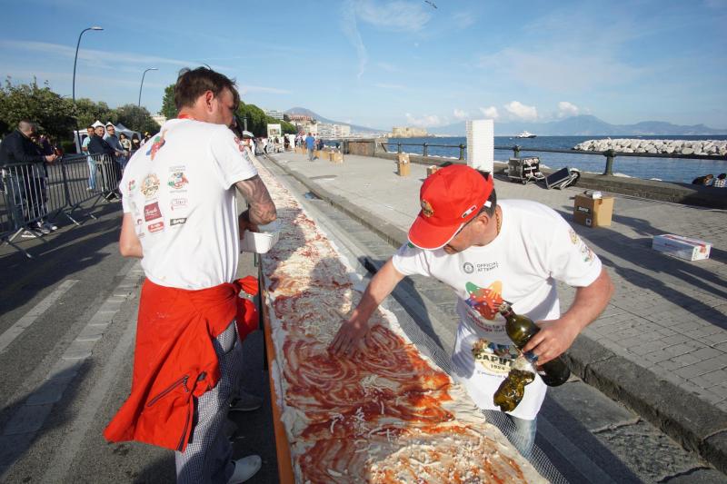 Dos kilómetros de pizza napolitana