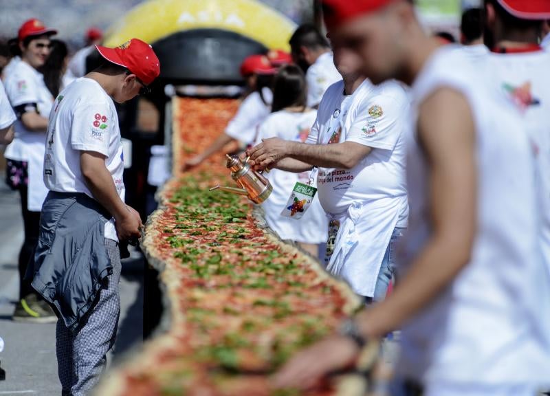 Dos kilómetros de pizza napolitana