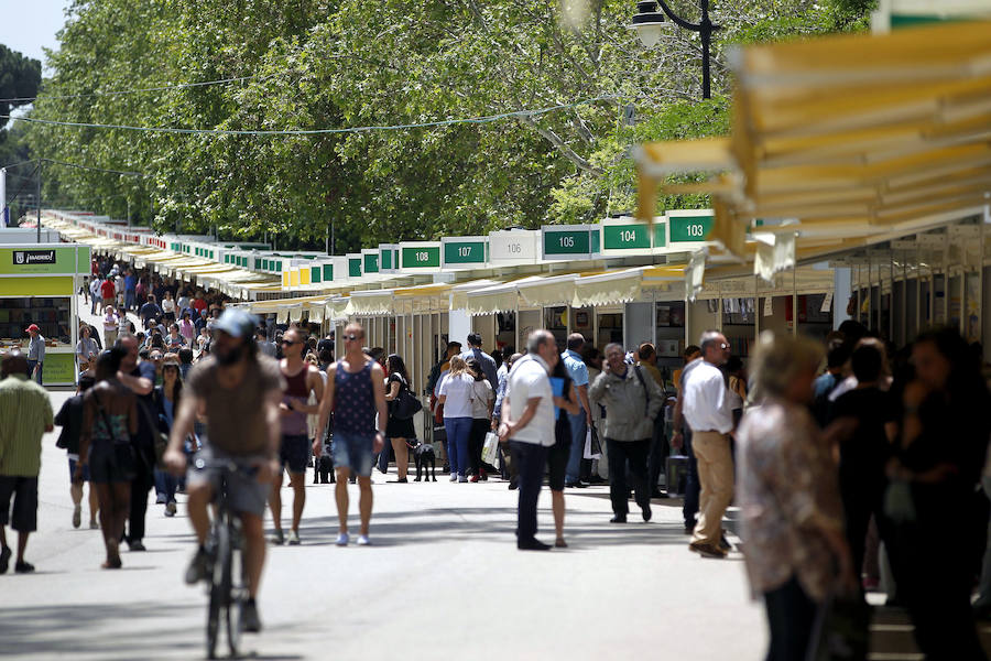 La reina Letizia inaugura la Feria del Libro de Madrid