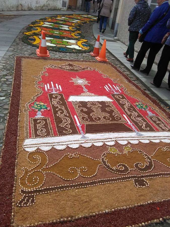 Alfombras florales en Castropol