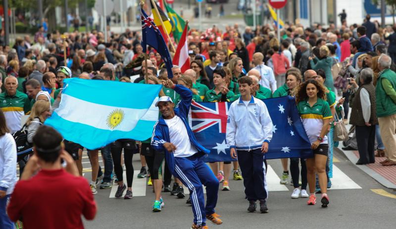 Un desfile por las calles de Avilés abre el Mundial de Duatlón