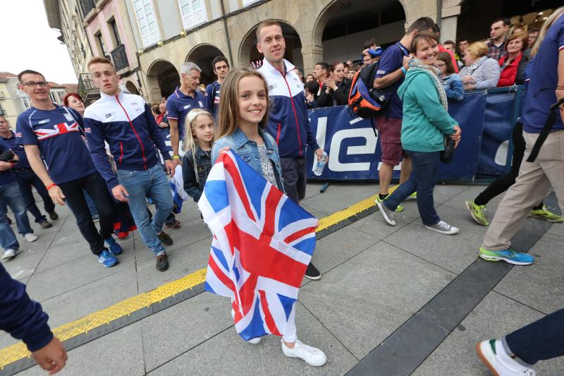 Un desfile por las calles de Avilés abre el Mundial de Duatlón