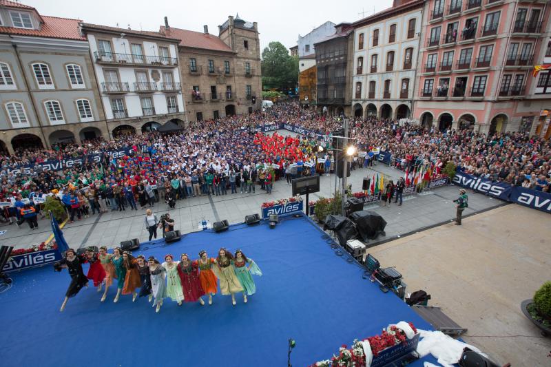 Un desfile por las calles de Avilés abre el Mundial de Duatlón