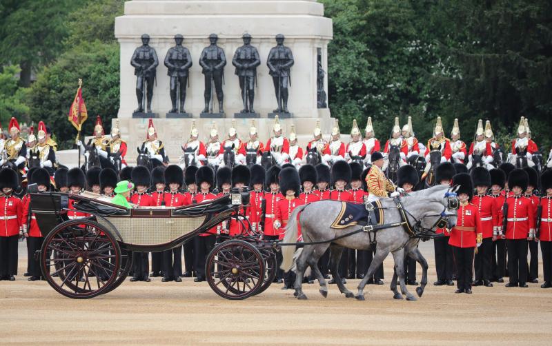 Un desfile para los 90 años de Isabel II