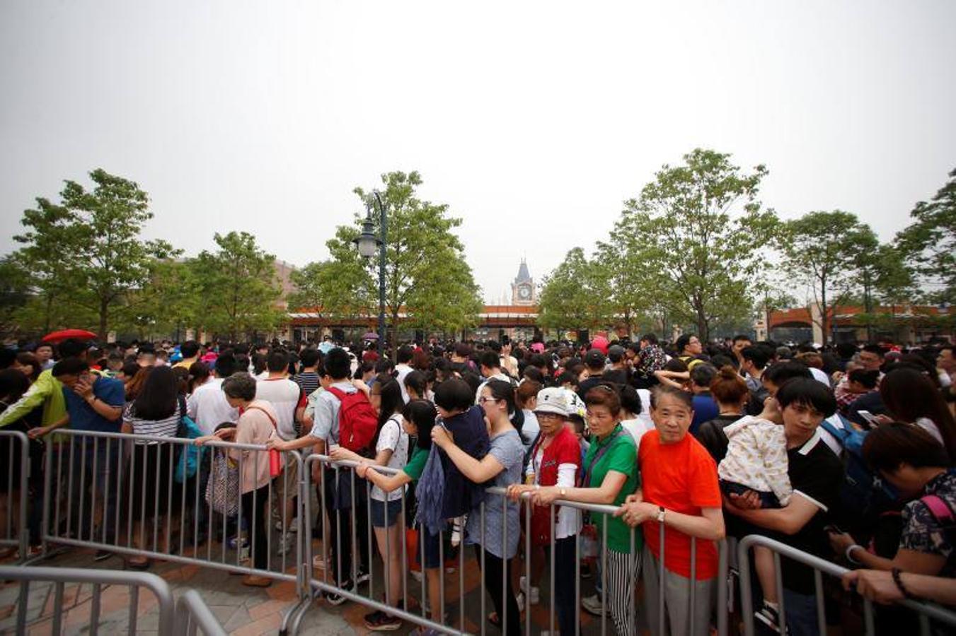Abre el primer parque de atracciones Disney en China