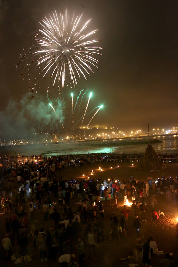 Gijón recibe con fuego al verano