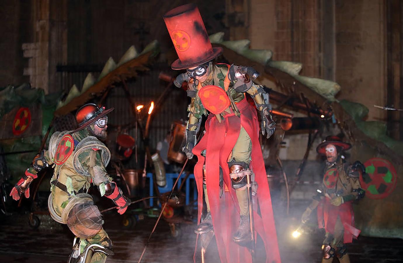 La lluvia no apaga la hoguera de San Juan en Oviedo