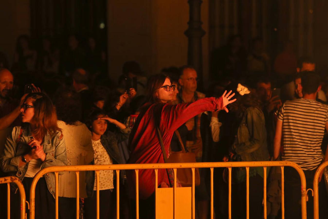 La lluvia no apaga la hoguera de San Juan en Oviedo