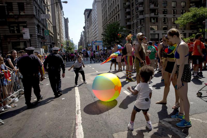 Las marchas del Orgullo colorean las calles