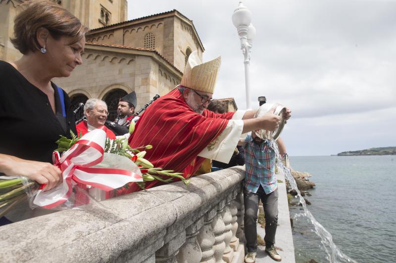 Polémica bendición de las aguas en Gijón