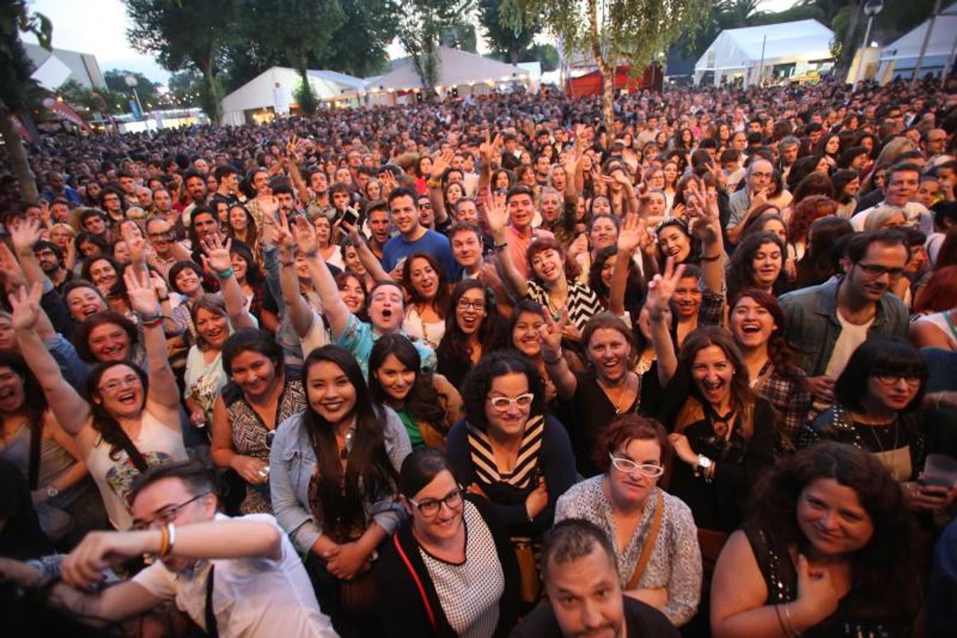Los Hombres G hacen vibrar el festival Metrópoli de Gijón