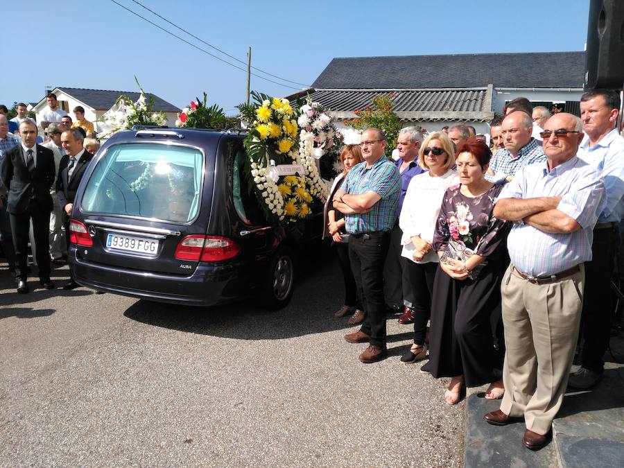 Multitudinario adiós al cura de Valdepares