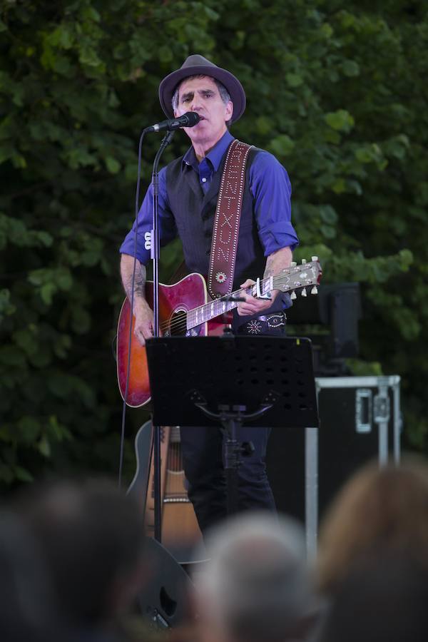 El Botánico se rinde a Mikel Erentxun