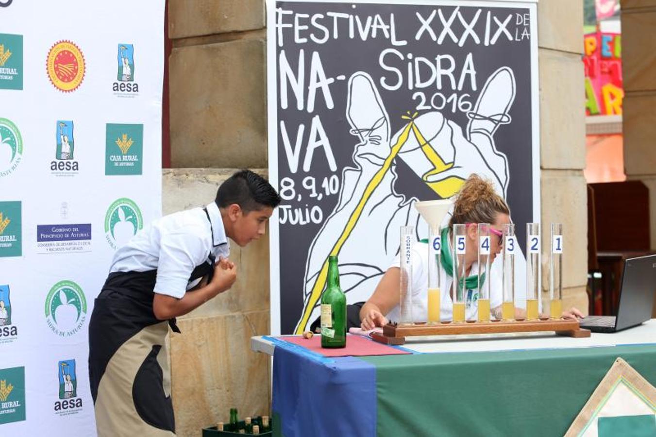 Salvador Ondó gana el Concurso de Escanciadores de Nava