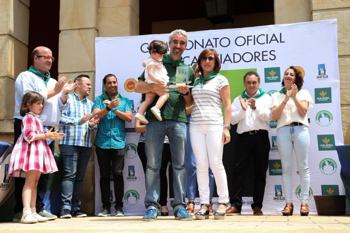 Salvador Ondó gana el Concurso de Escanciadores de Nava