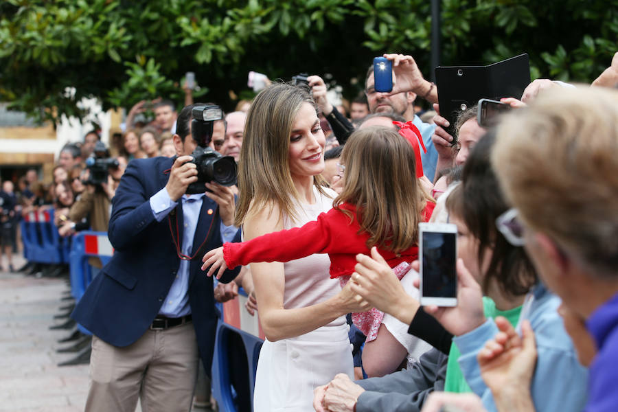 Oviedo recibe a la reina Letizia