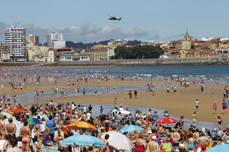 El Festival Aéreo ruge en el cielo de Gijón