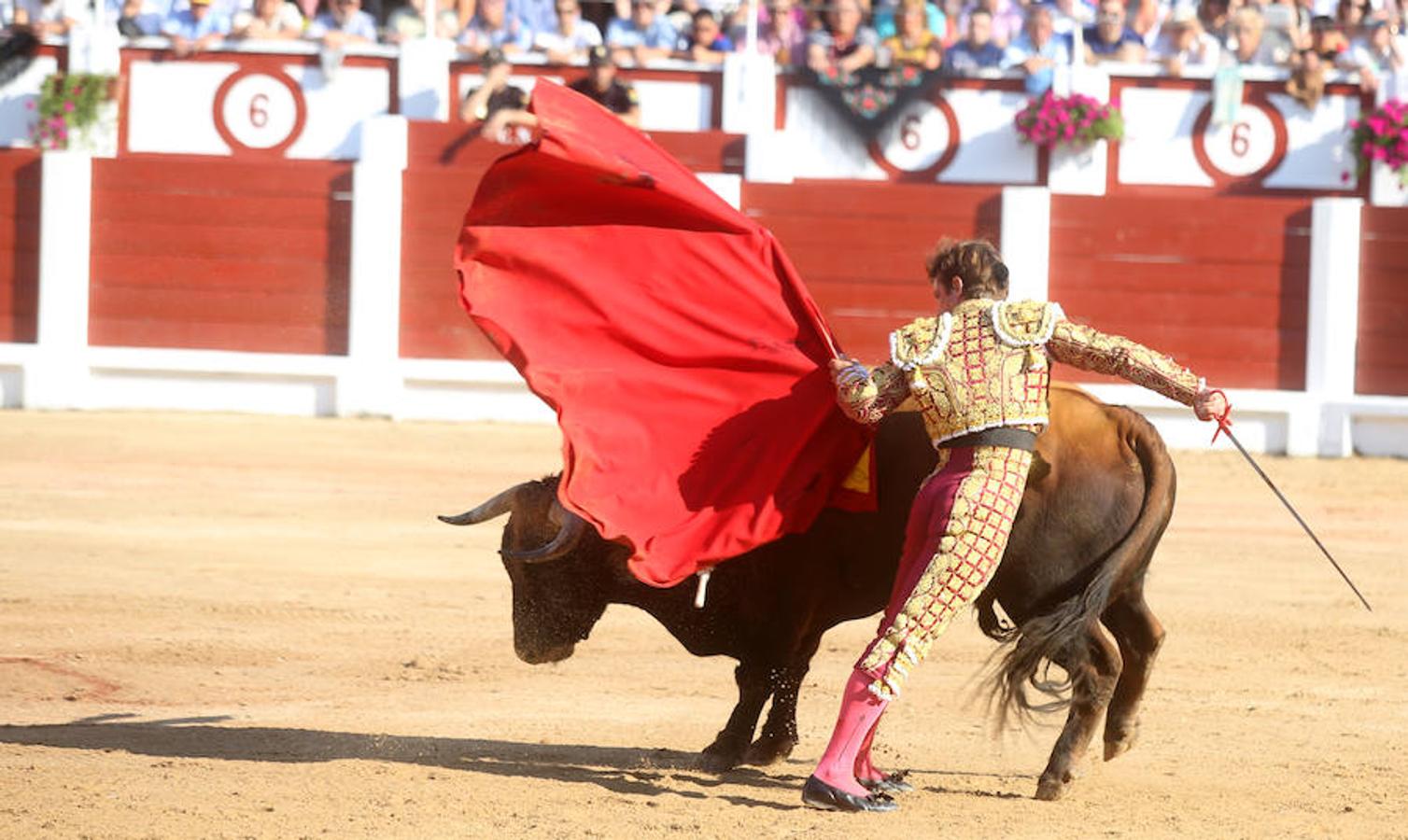 &#039;El Juli&#039; y Perera salen por la puerta grande de El Bibio