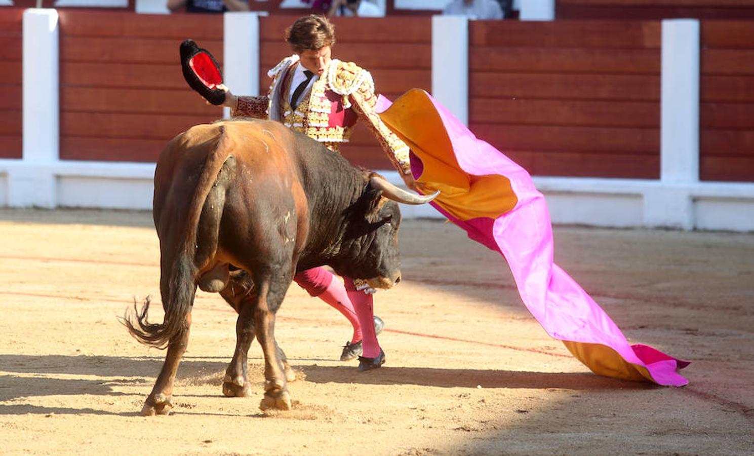 &#039;El Juli&#039; y Perera salen por la puerta grande de El Bibio