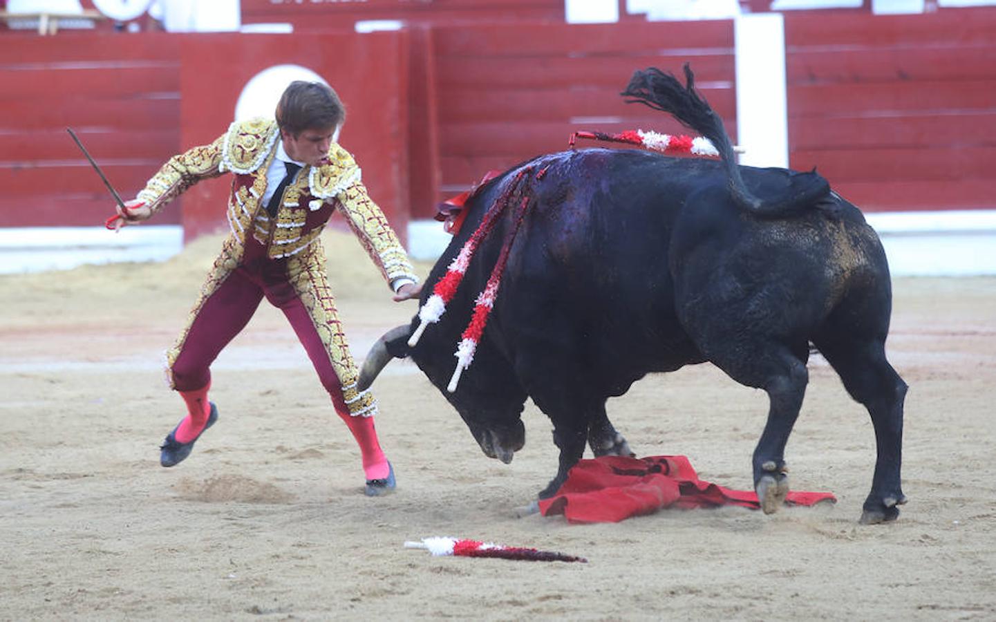 &#039;El Juli&#039; y Perera salen por la puerta grande de El Bibio