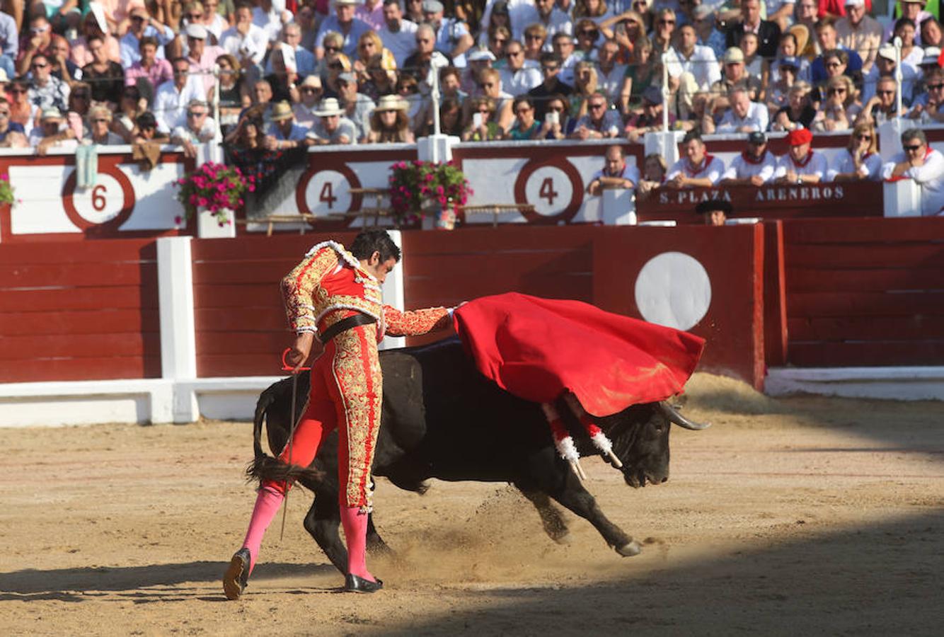 &#039;El Juli&#039; y Perera salen por la puerta grande de El Bibio