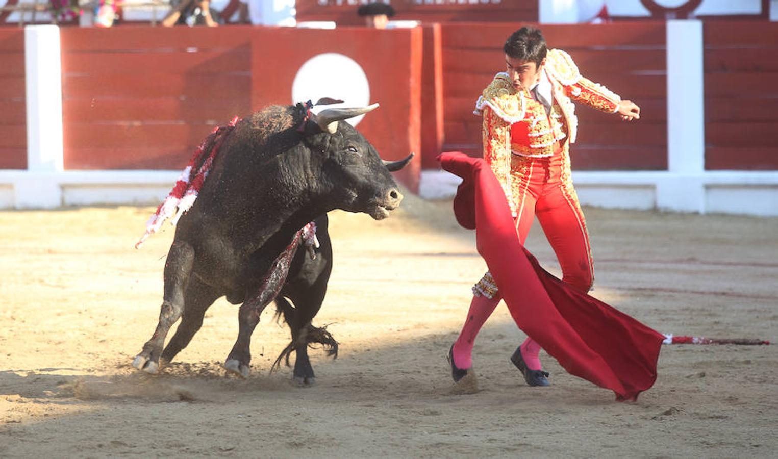 &#039;El Juli&#039; y Perera salen por la puerta grande de El Bibio