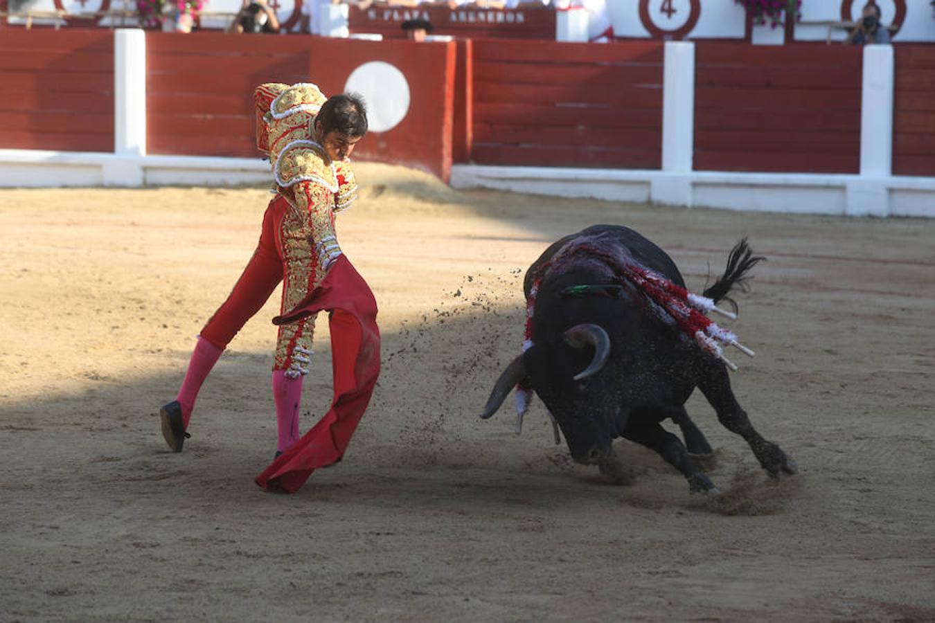 &#039;El Juli&#039; y Perera salen por la puerta grande de El Bibio