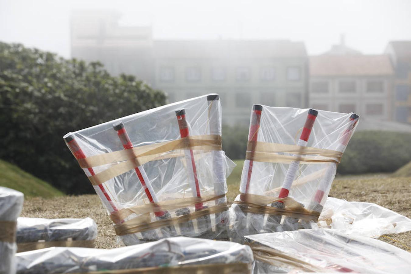 Preparativos para la noche de los fuegos de Gijón