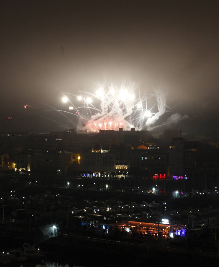 La noche de los Fuegos, en imágenes