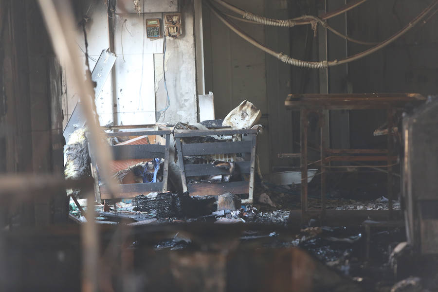 Cuatro heridos por inhalación de humo en un incendio urbano en Avilés