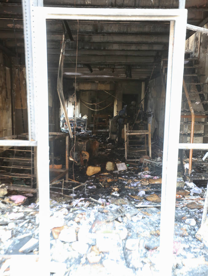 Cuatro heridos por inhalación de humo en un incendio urbano en Avilés