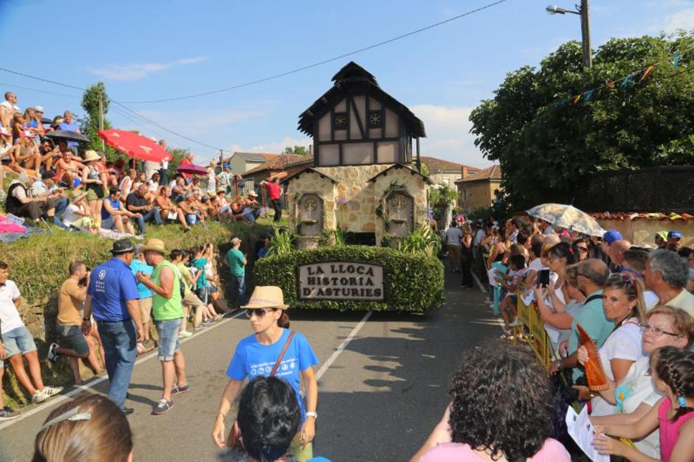 Valdesoto sale a la calle en carroza