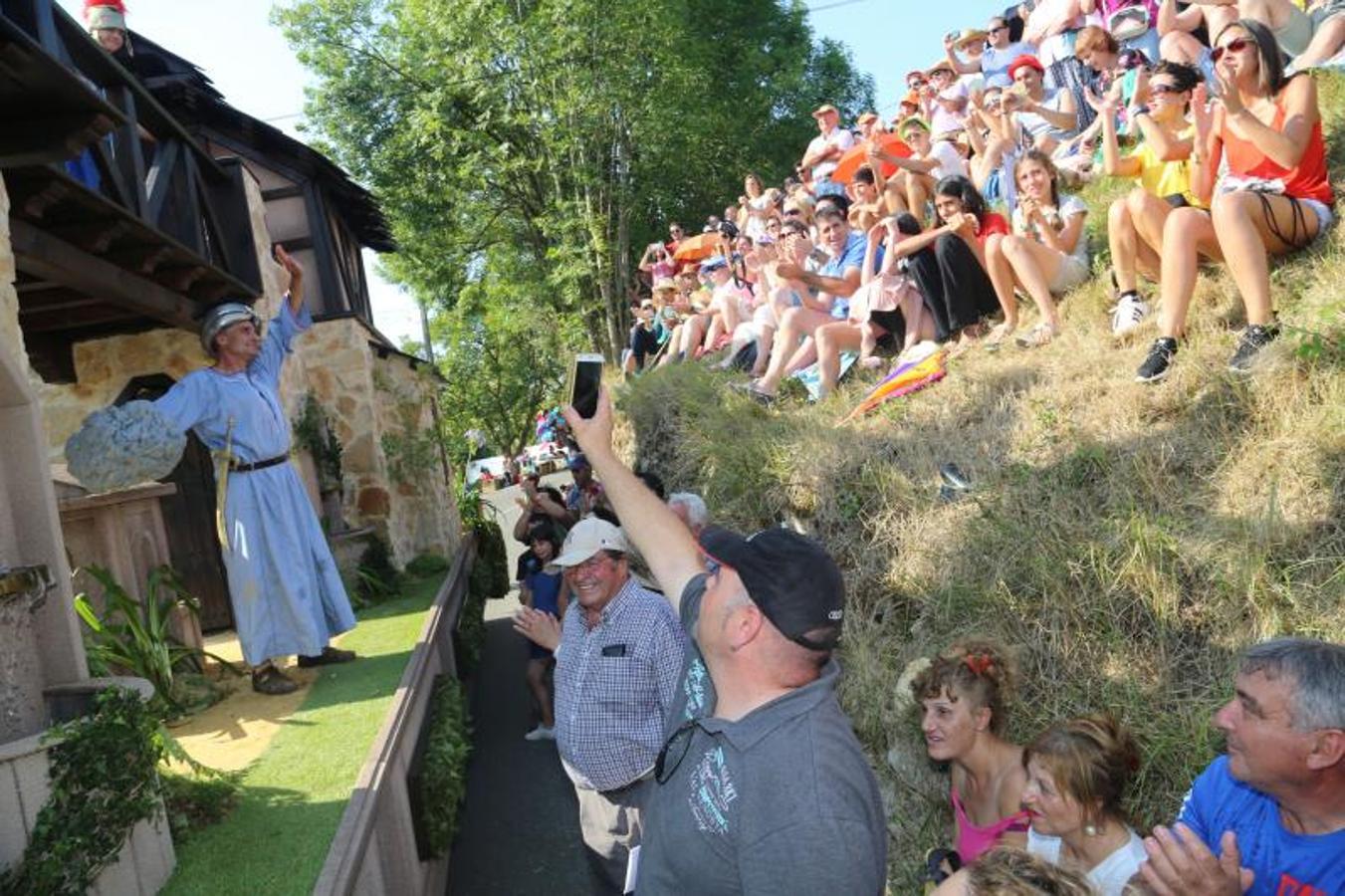 Valdesoto sale a la calle en carroza